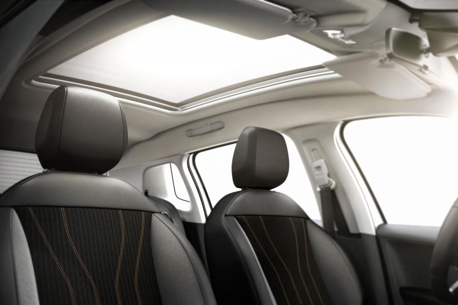 Интерьер Peugeot 2008 2019 года  (LA) (фото 3 из 14)
